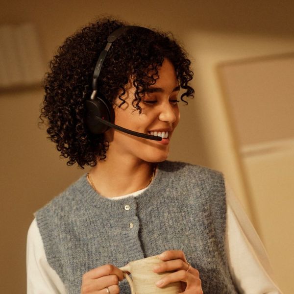 Jabra Evolve3 65 Stereo in use