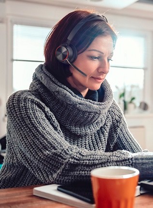 Poly Voyager Focus 2 USB-C-C Teams + adaptateur USB-C/A + base - Onedirect