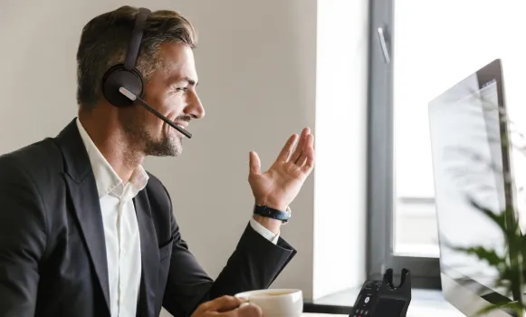Auscultadores DECT com base de carregamento Auscultadores DECT profissionais com microfone e base de carregamento
